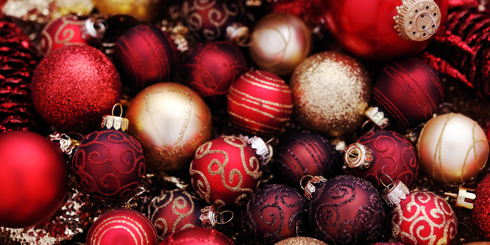 Ідеї для прикрашання ялинки в стилі класицизм